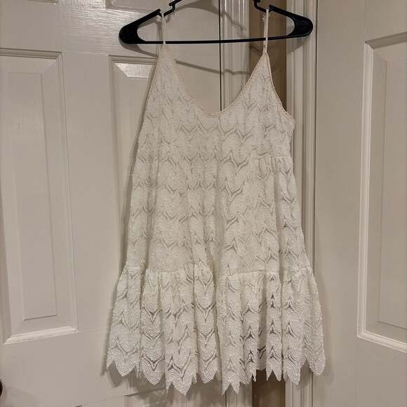 Habit Dresses & Skirts - Habit White Lace Tiered Scalloped Cami Mini Dress Style S19185